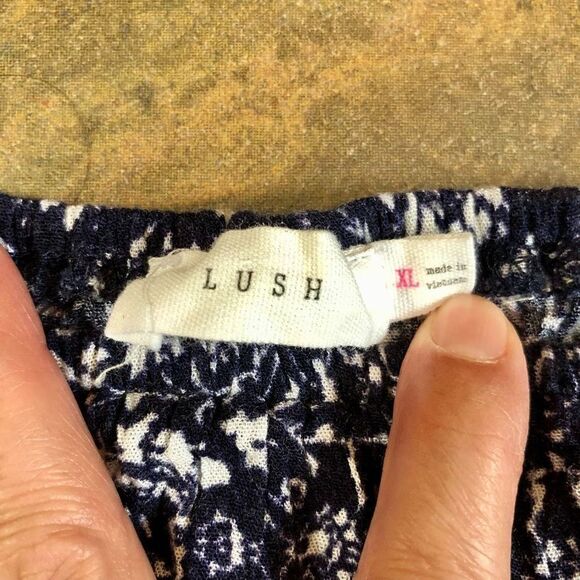 Lush Women’s Crop Top Midriff Blue Floral Top Size XL - Picture 10 of 14